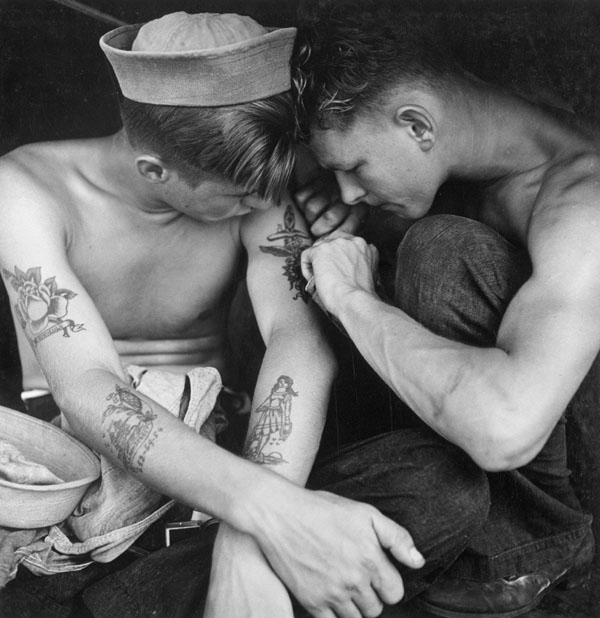 Tattooed_sailor_aboard_the_USS_New_Jersey