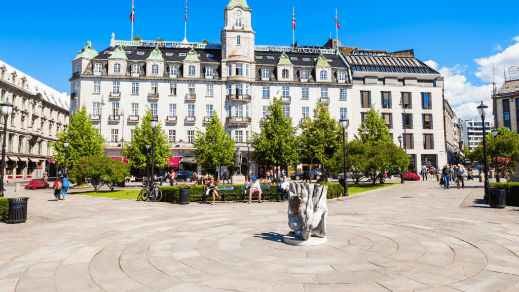 Experience the perfect blend of comfort and elegance in Oslo's 4-star hotels. Ideal for business and leisure, these accommodations offer prime locations and top-notch amenities.