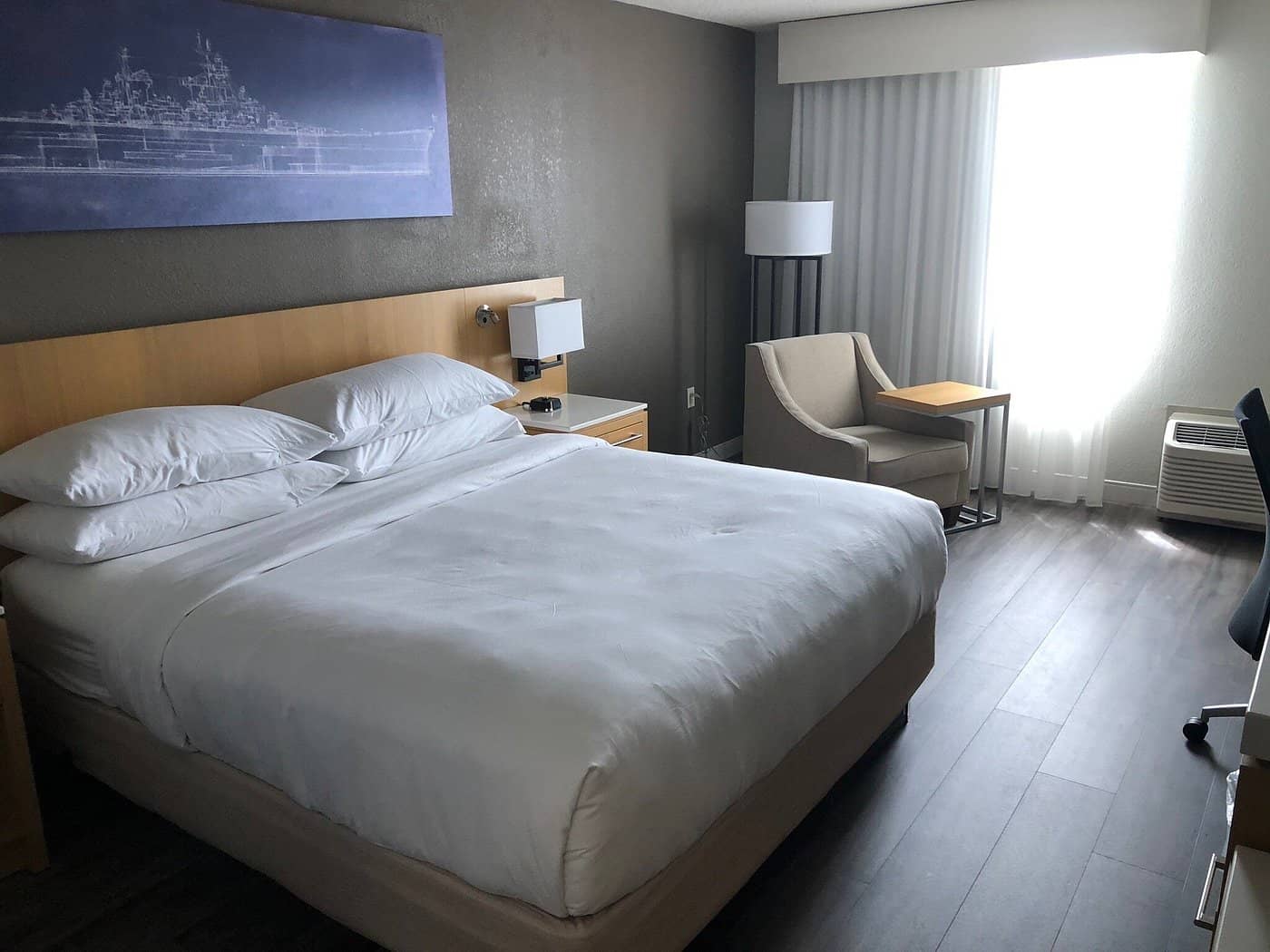 Delta Hotels Norfolk Airport - Comfortable king-size bed in a stylish room near Norfolk Airport ideal for both leisure and business travelers