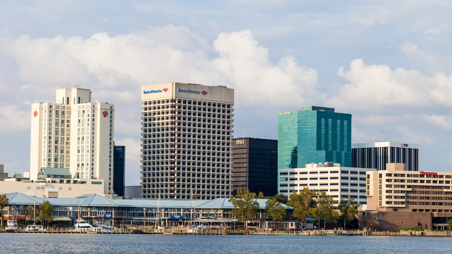 Luxury Hotels in Norfolk VA - Experience premium accommodations, upscale amenities, and stunning waterfront views in Norfolk's top luxury hotels.